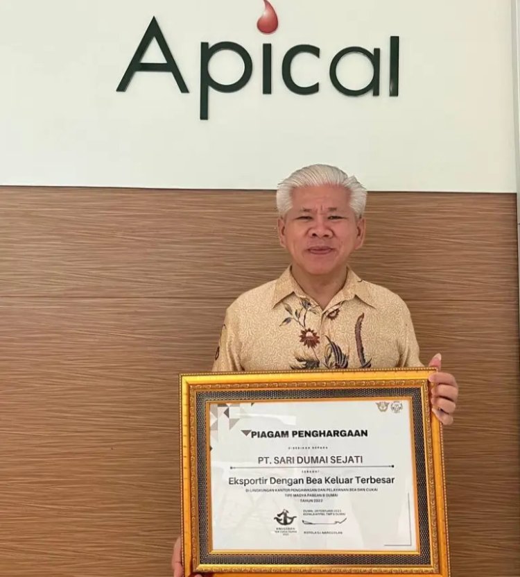 Apical Group Terima Penghargaan Atas Eksportir Bea Terbesar Di Dumai