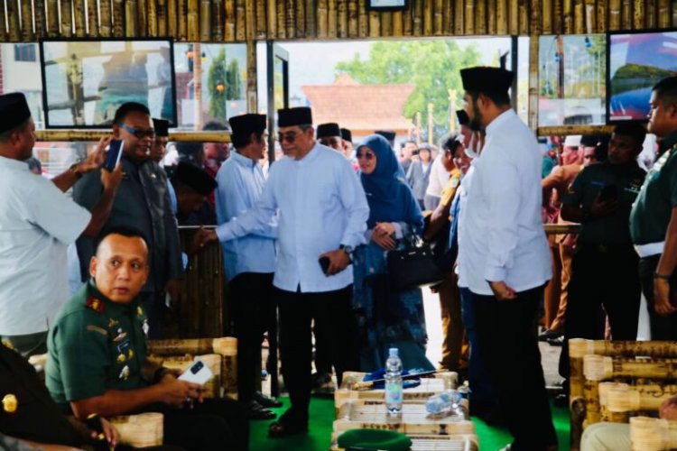 Dr. H. Muhammad Kasuba Pimpin Sholat Jenazah Bupati Halsel, Alm. H. Usman Sidik