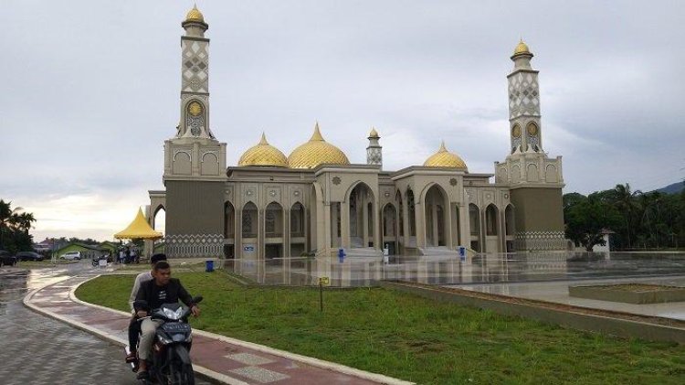 Wisata Religi ke Masjid Agung Baitul Ghafur  kebanggaan masyarakat Blangpidie