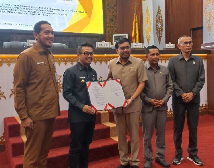 DPRD Pekanbaru Rapat Paripurna Penyampaian Keputusan Rekomendasi terhadap LKPJ Pemerintah Kota Tahun 2023