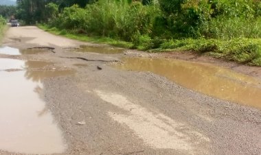 Jalan Bagai Kubangan Kerbau dan Banjir di Kec. Kota Bahagia, Pemkab Aceh Selatan Tutup Mata