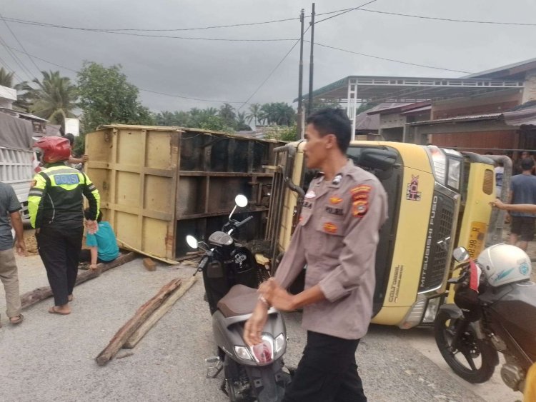Seorang Warga di Kec.Simpang Kanan, Aceh Singkil Tertimpa Truk Tanah
