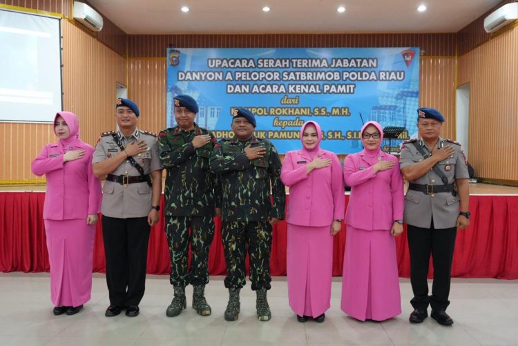 Dansat Brimob Polda Riau pimpin Sertijab Danyon A Pelopor