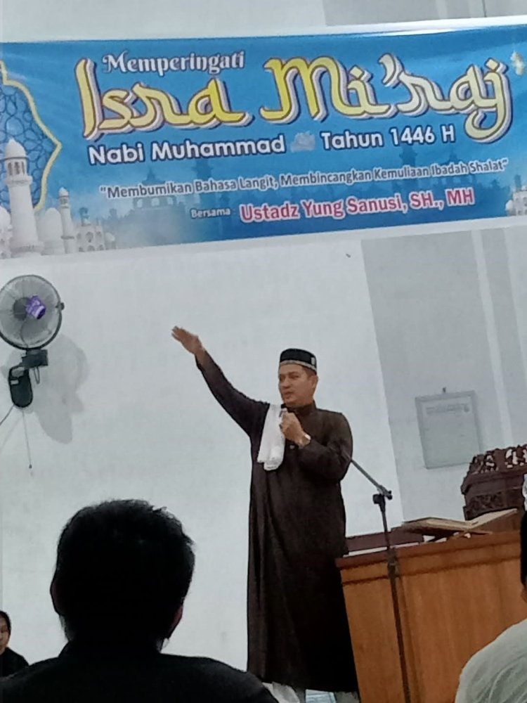 Peringati Isra Mi'raj tahun 1446 H, ustadz Yung Sanusi Sampaikan Tausyiah Di masjid At Taubah kecamatan Bathin Salopan 