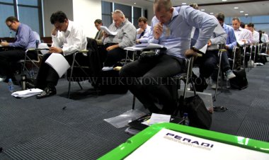 Saling Lempar Tanggung Jawab Mengawasi Advokat Asing