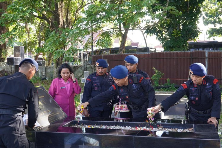 Gegana Riau Peringati HUT ke-51 dengan Ziarah dan Tabur Bunga di TMP Kusuma Dharma