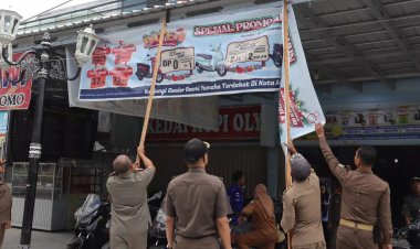 Satpol PP dan Bapenda Siak Tertibkan Reklame Tak Berizin